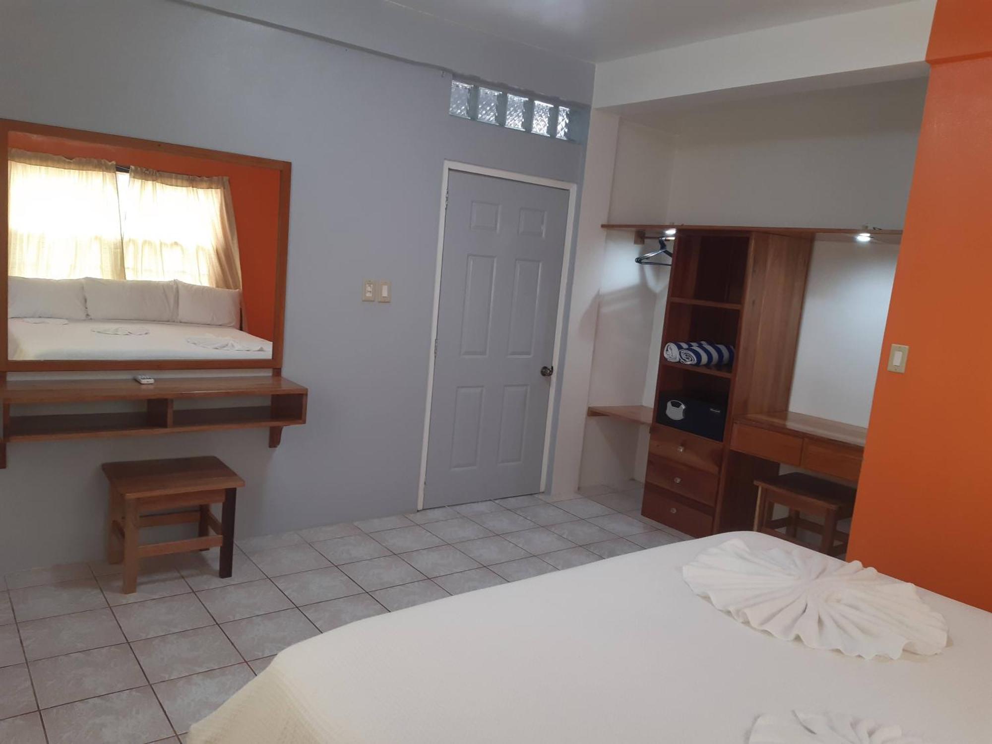 Rachel Land Apartment Caye Caulker Exterior photo